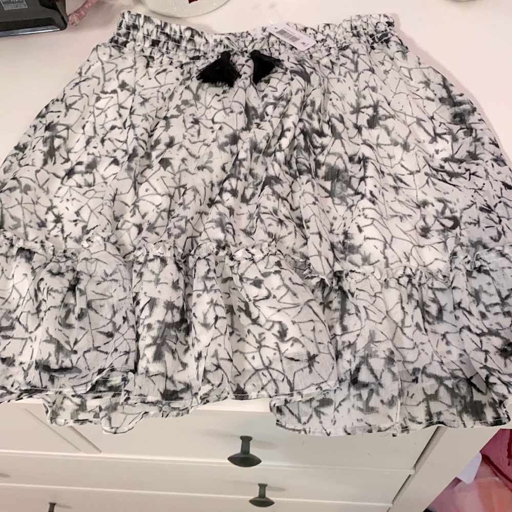 Girls Size 10 Black and White Skirt